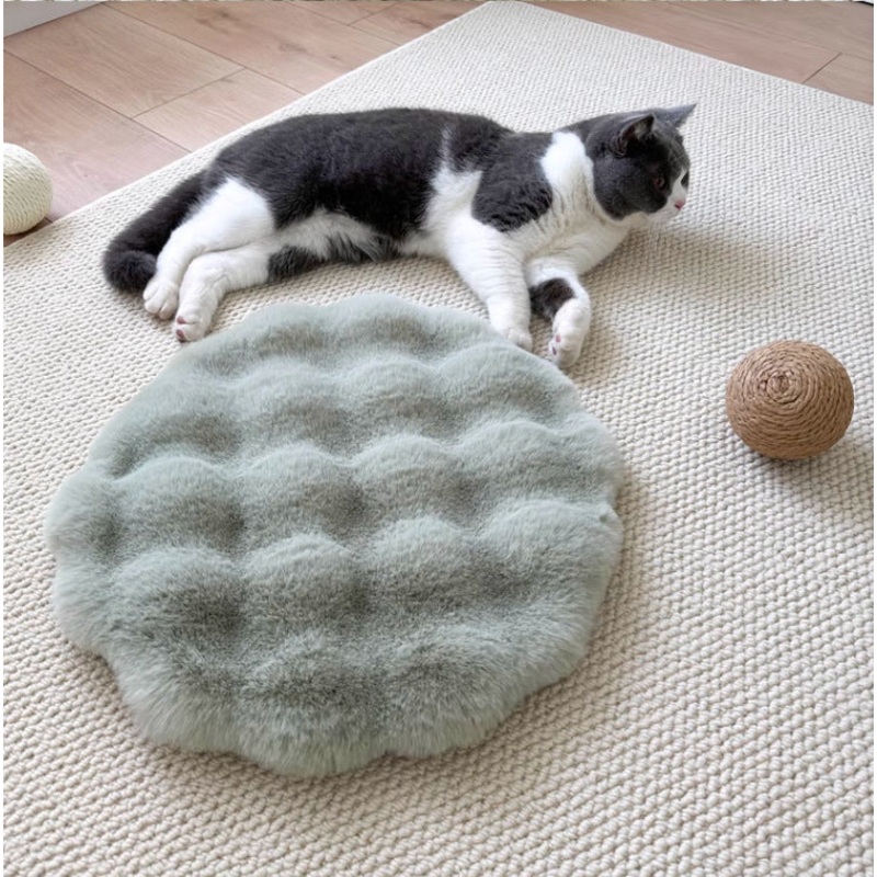 Matcha color Plush Round Cat Mat – Soft Faux Fur Sleeping Pad (40cm Diameter)